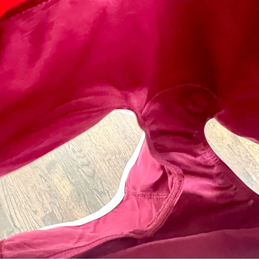 Lululemon Sz 6 Women's Red and Burgundy Shorts - Picture 5 of 5